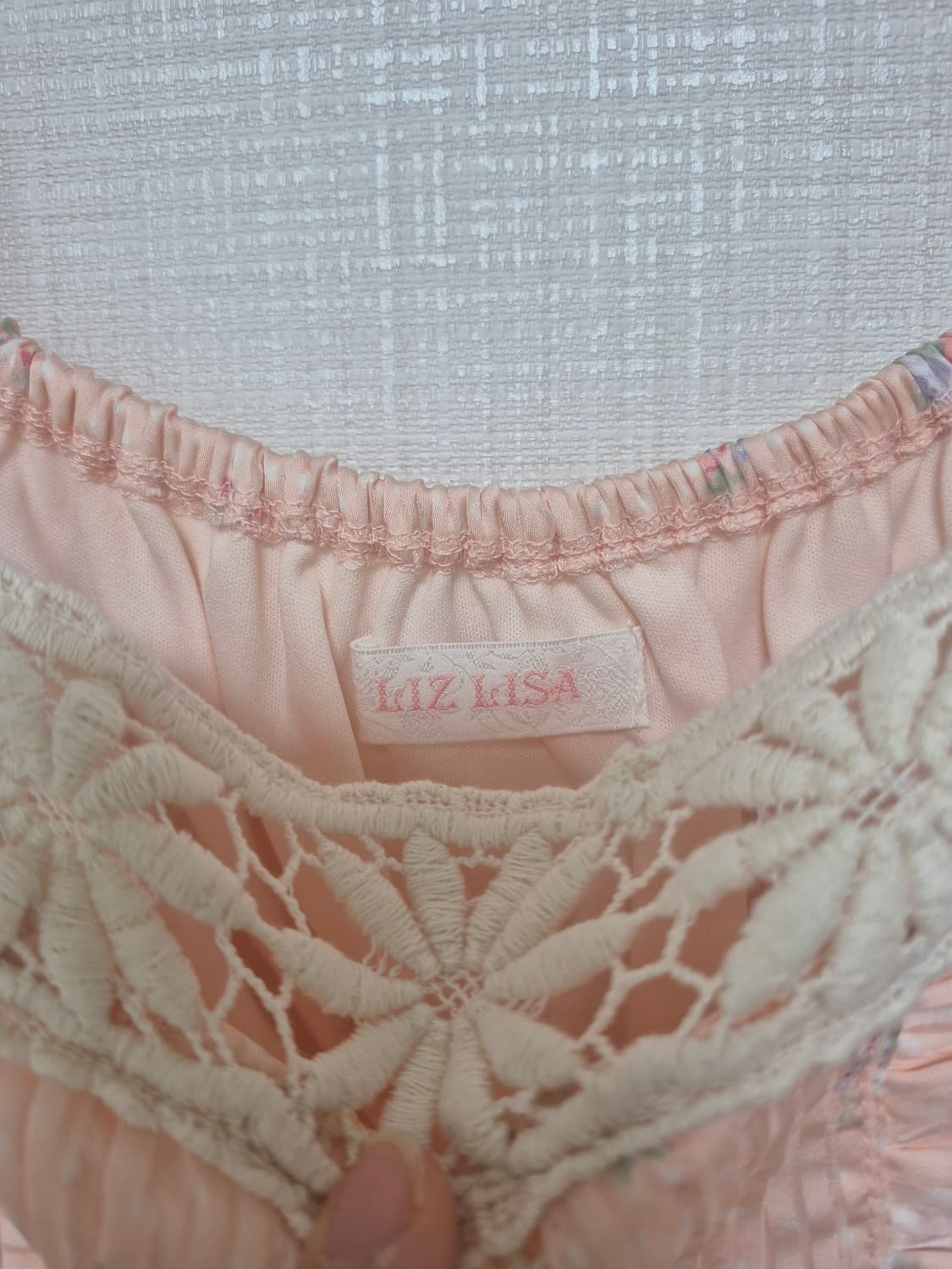 리즈리사 사몬핑크 잔꽃 스트라이프 블라우스 상품이미지4