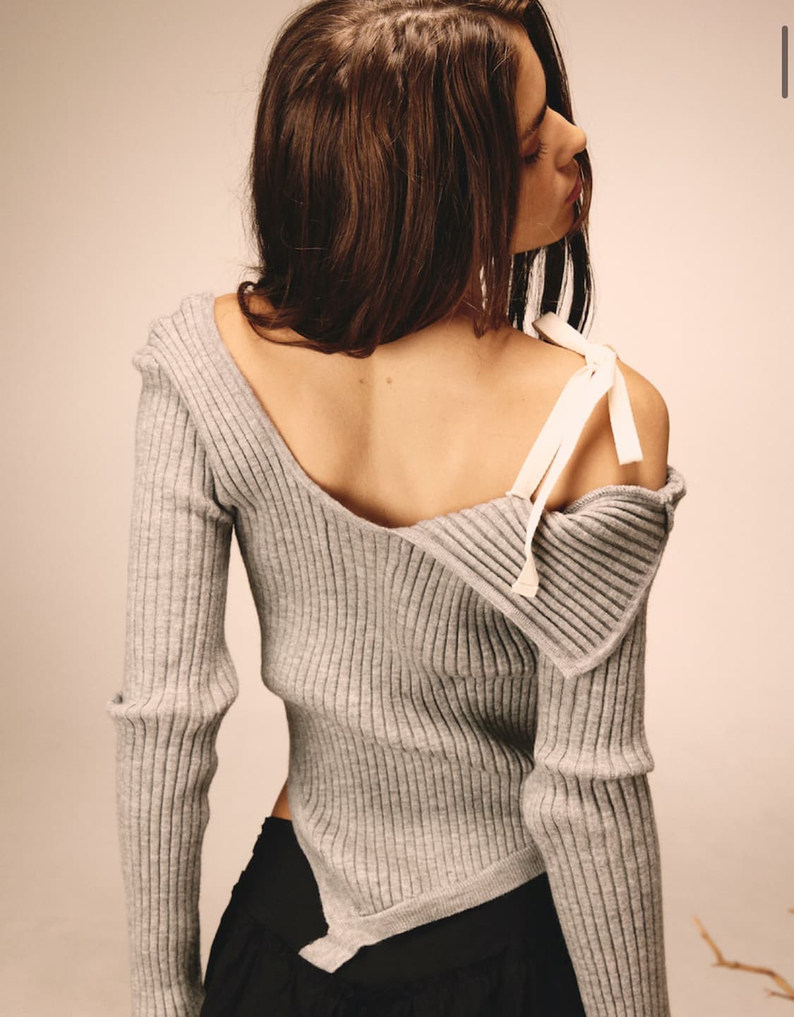 글로니 아이사니트 그래이 ISA ASYMMETRICAL KNIT TOP 상품이미지2