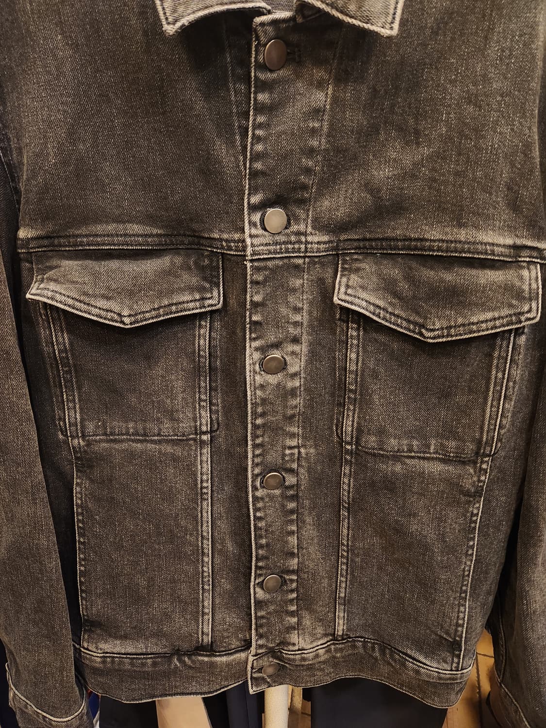 띠어리 흑청 데님 트러커 상품이미지3