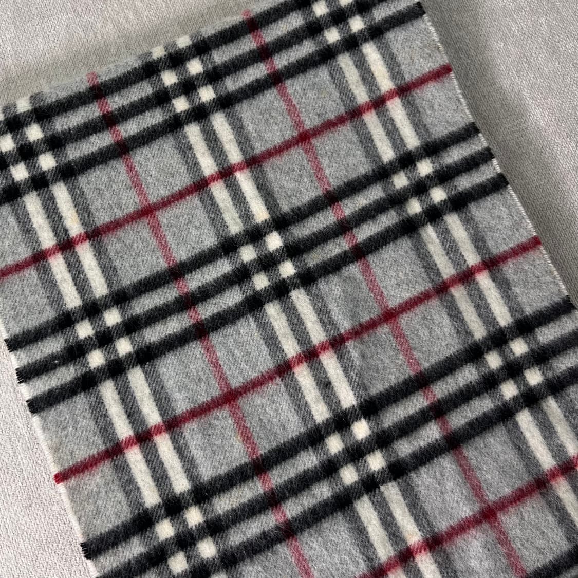 버버리 노바체크 캐시미어 그레이 머플러 상품이미지4