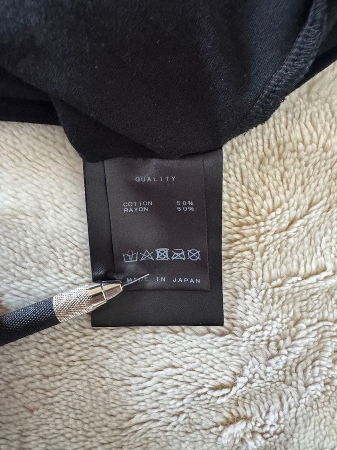 율리우스 홀 그래픽 하이넥 탑 상품이미지3