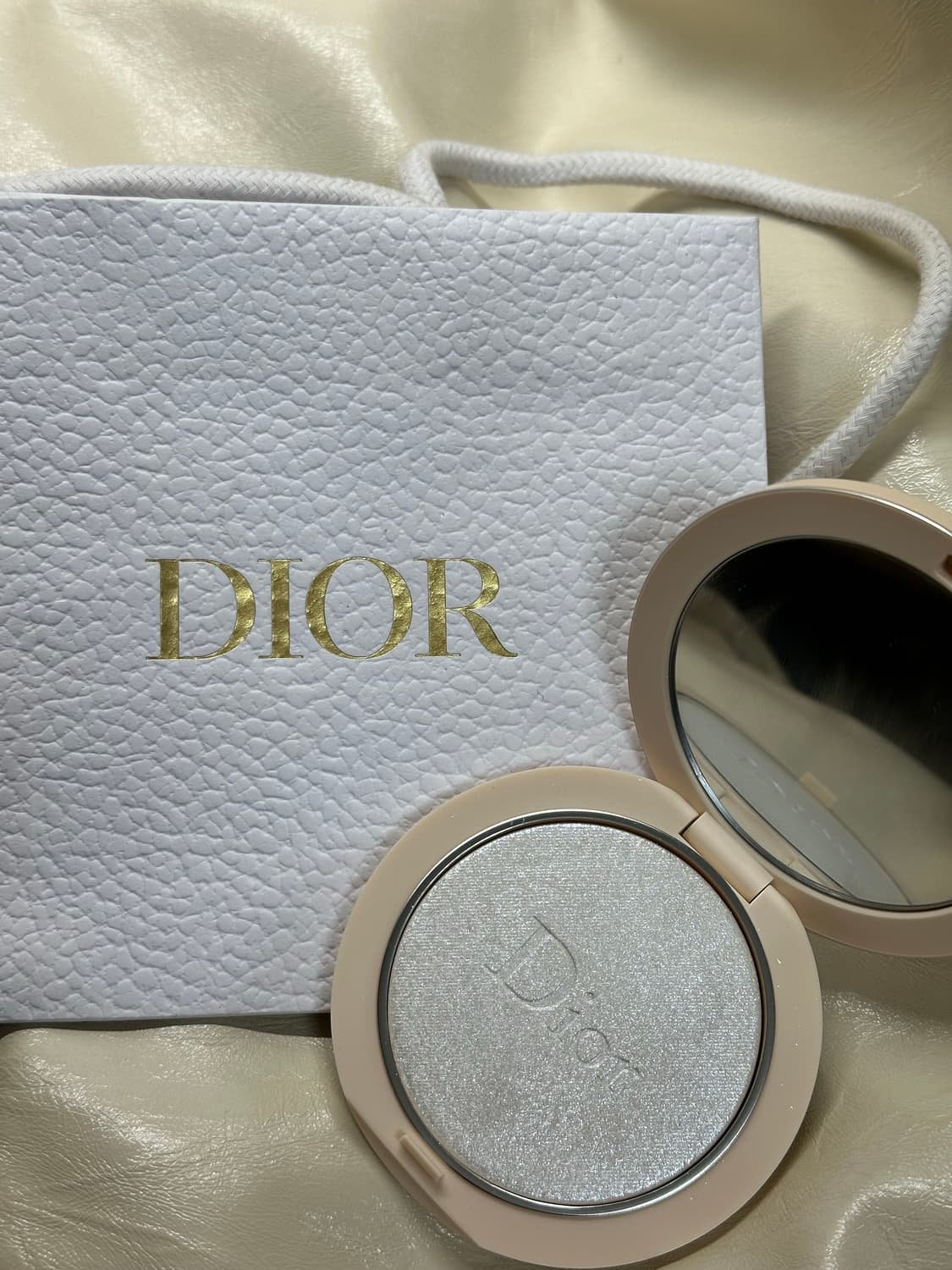 디올 포에버 꾸뛰르 루미나이저 하이라이터 파우더  상품이미지1