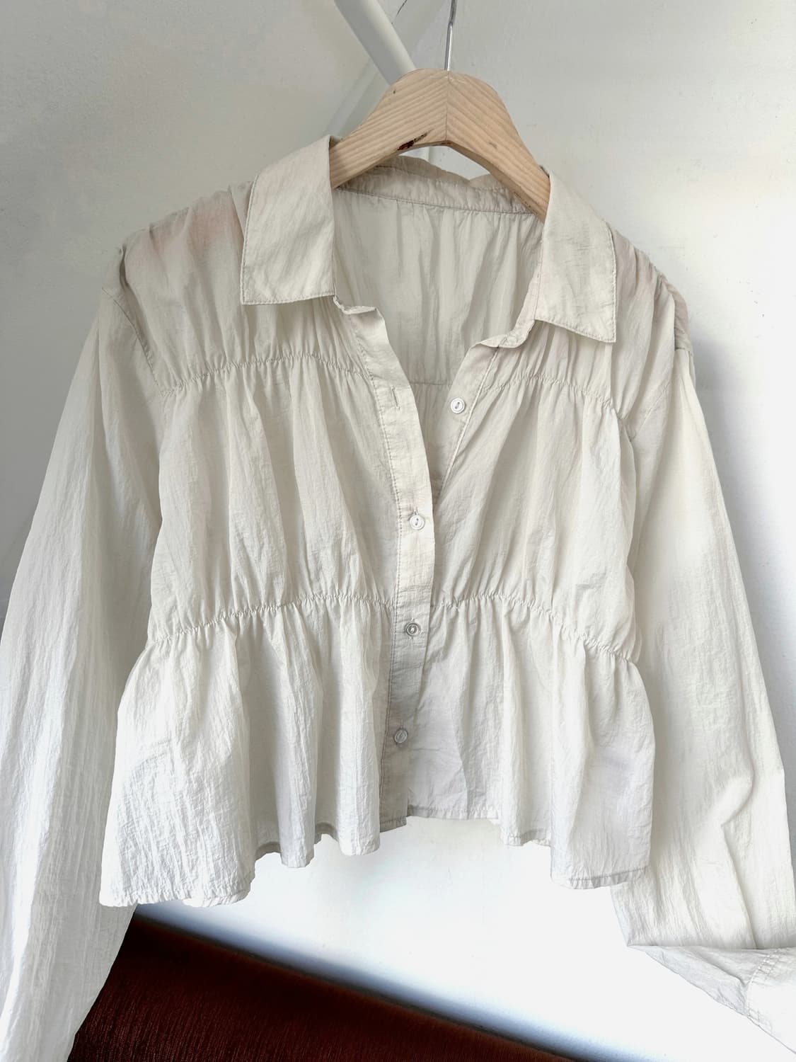 　 Sheer fabric design shirred blouse shi 상품이미지1