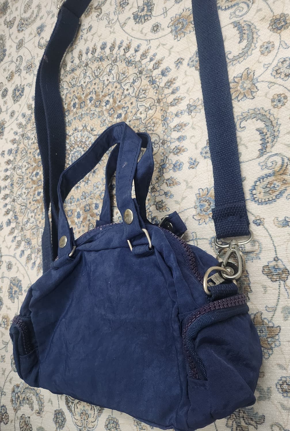 키플링 네이비 미니 크로스백 상품이미지3