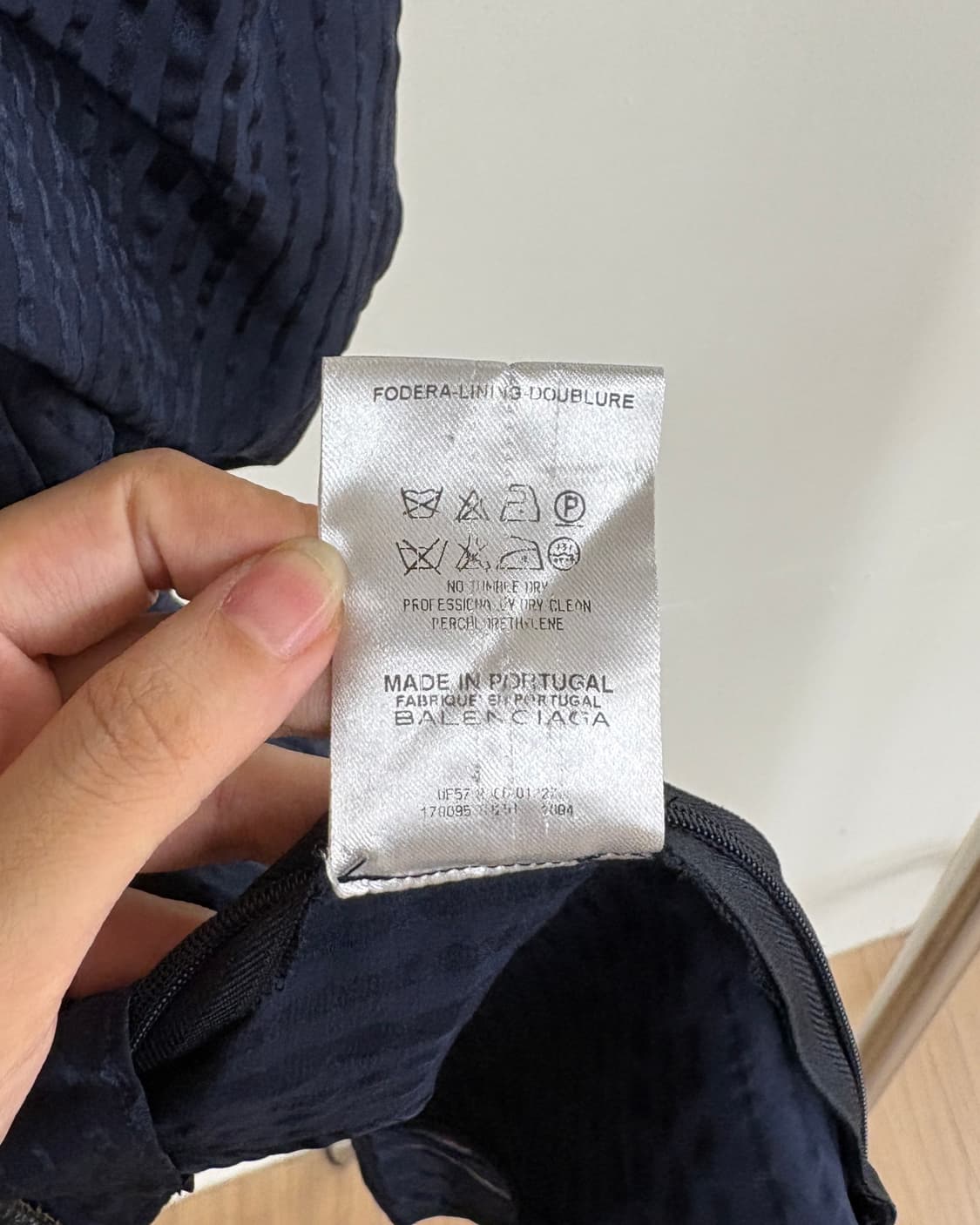 발렌시아가 네이비 타이 실크 하프 블라우스 상품이미지9
