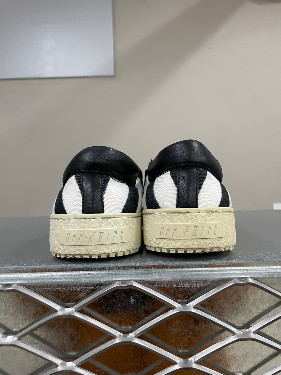 오프화이트 어센틱 블랙 스니커즈 40 상품이미지3