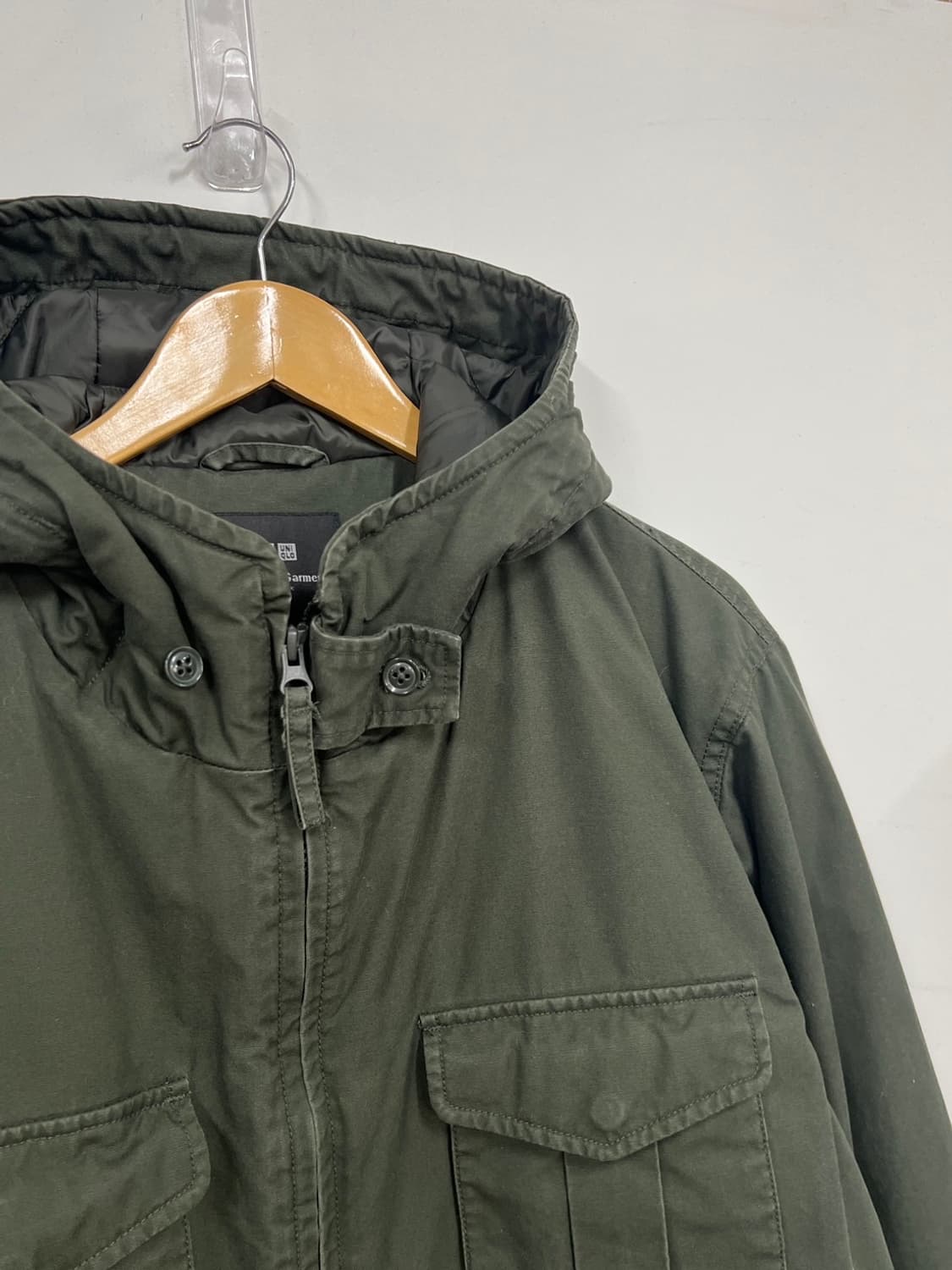 유니클로 엔지니어드 가먼츠 퍼프테크 유틸리티 야상 후드 점퍼 상품이미지2