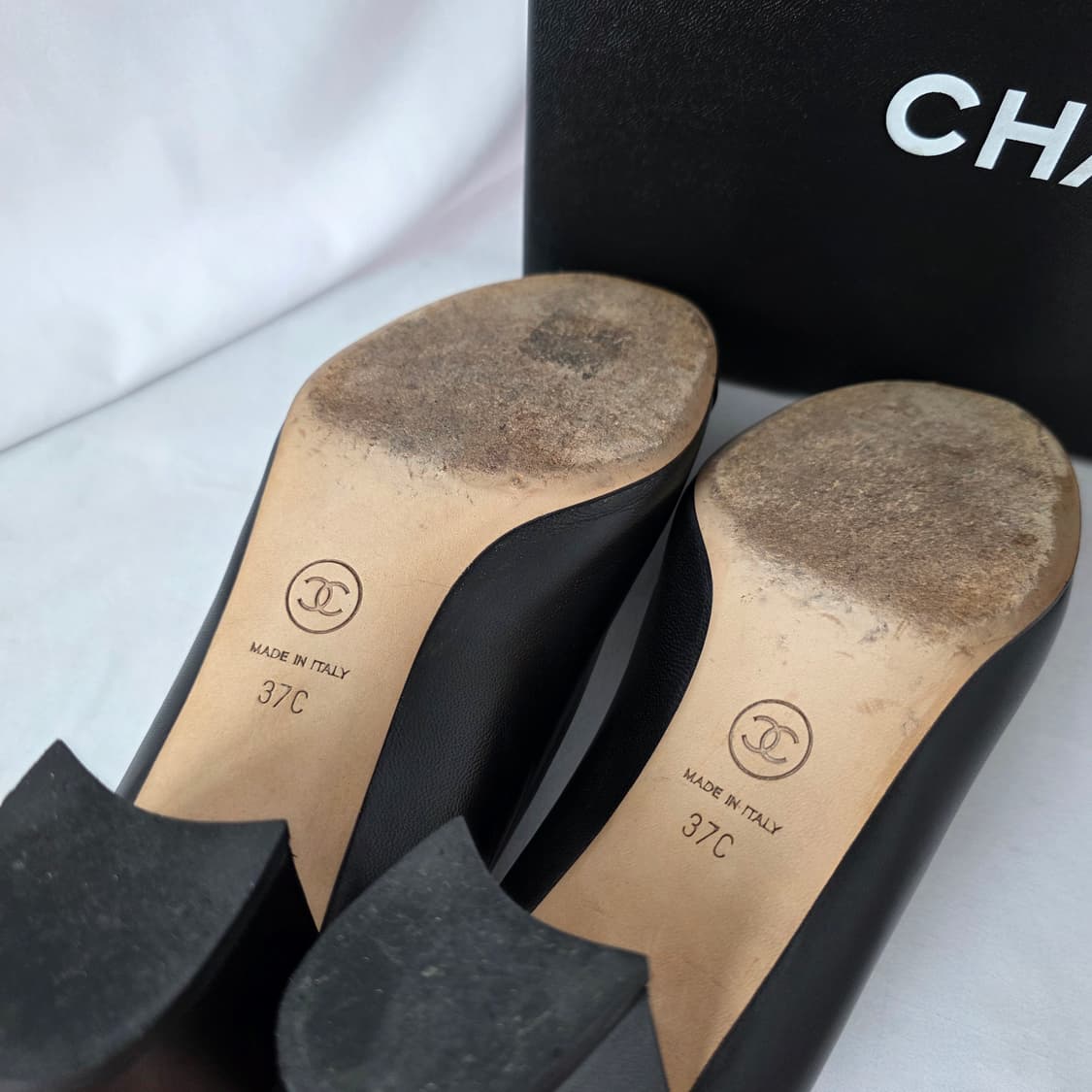 [정품 CHANEL] 샤넬 까멜리아 펌프스 구두 37 블랙 풀박스 상품이미지5
