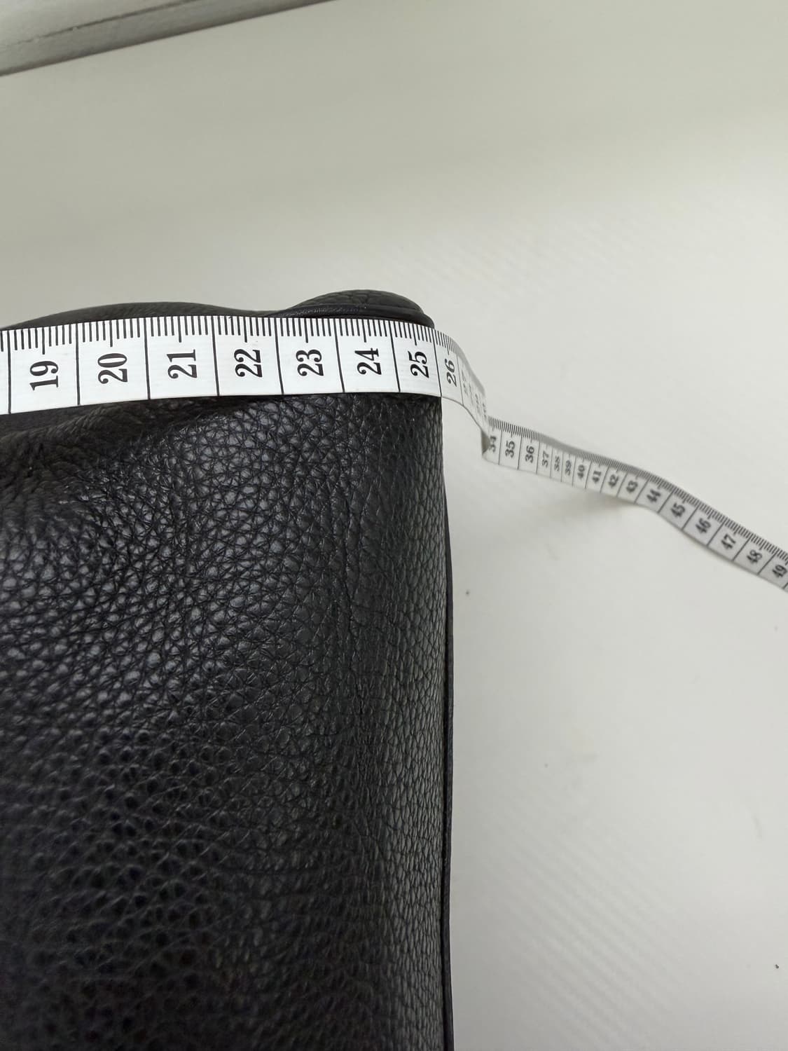 정품) 페라가모 간치니 블랙 레더 토트백  상품이미지10