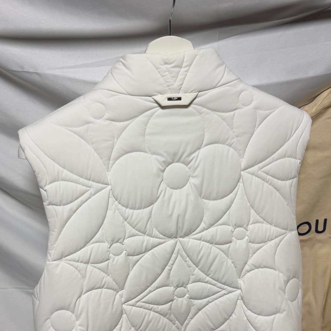 [S+급/50] 루이비통 모노그램 플라워 패딩 조끼 풀구성 상품이미지5