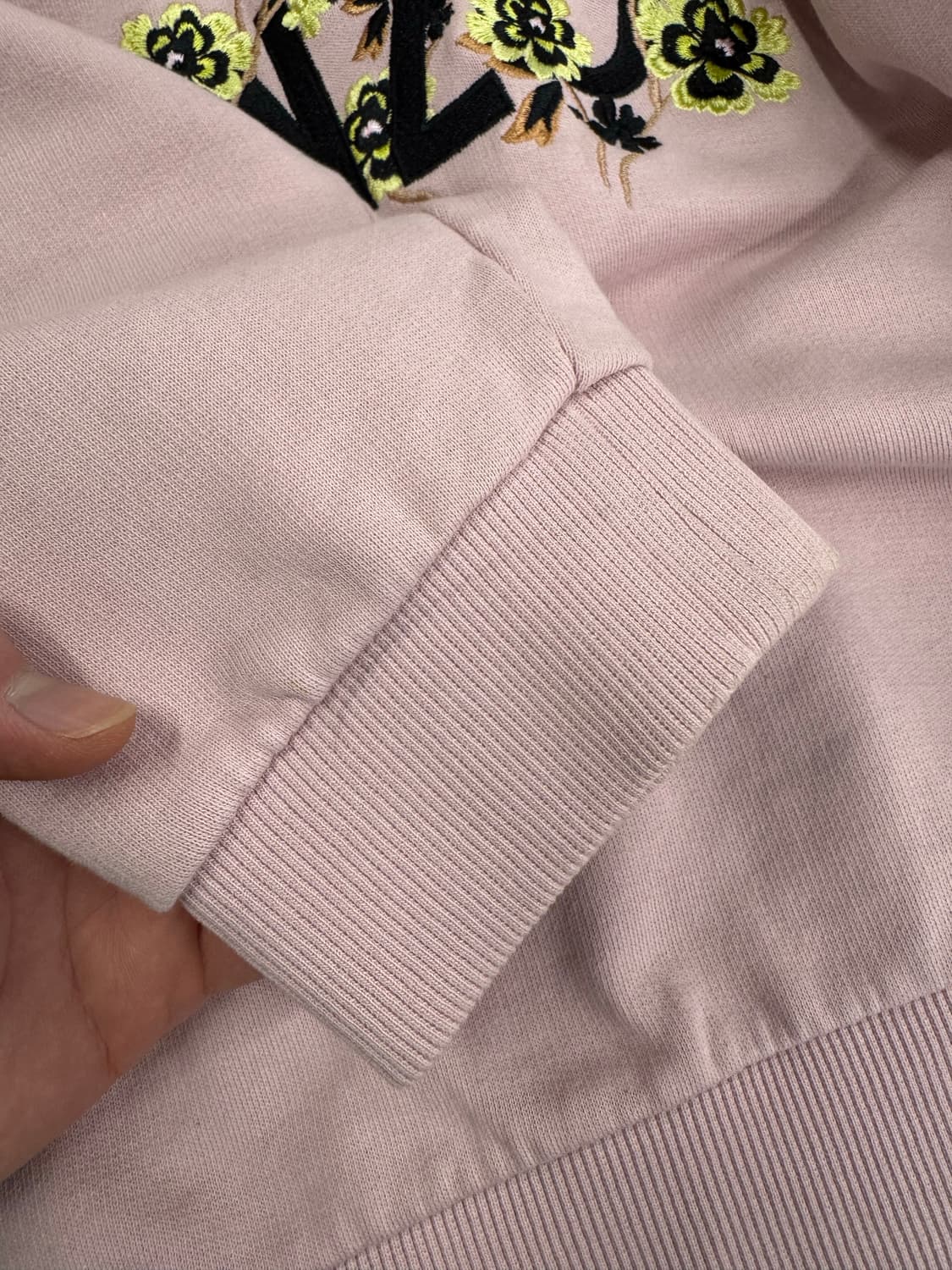 겐조 하프 집업 맨투맨 전면 플로럴 레터링 로고 포인트 핑크 상품이미지9