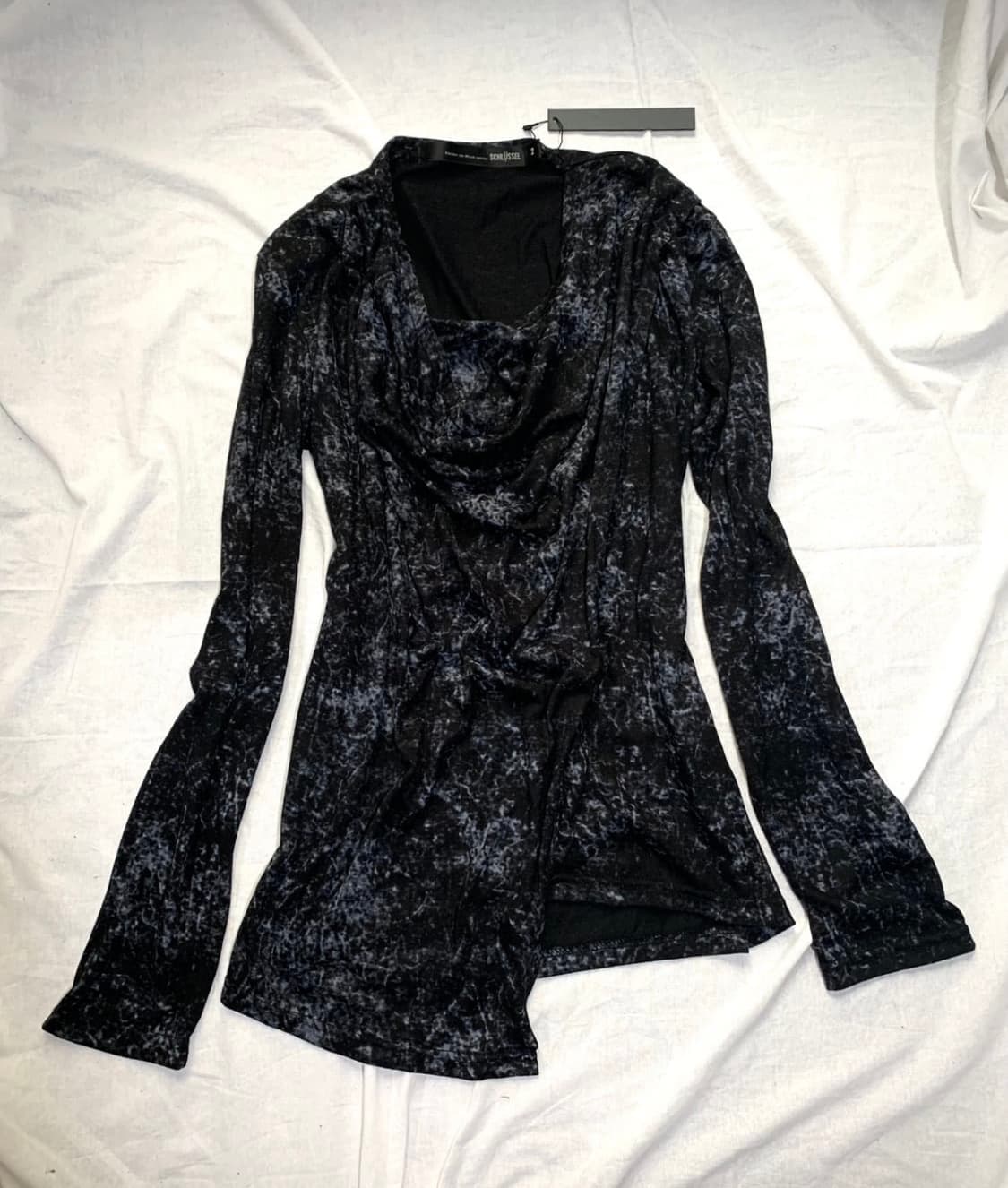Schlussel drape unblanced long sleeve 상품이미지1