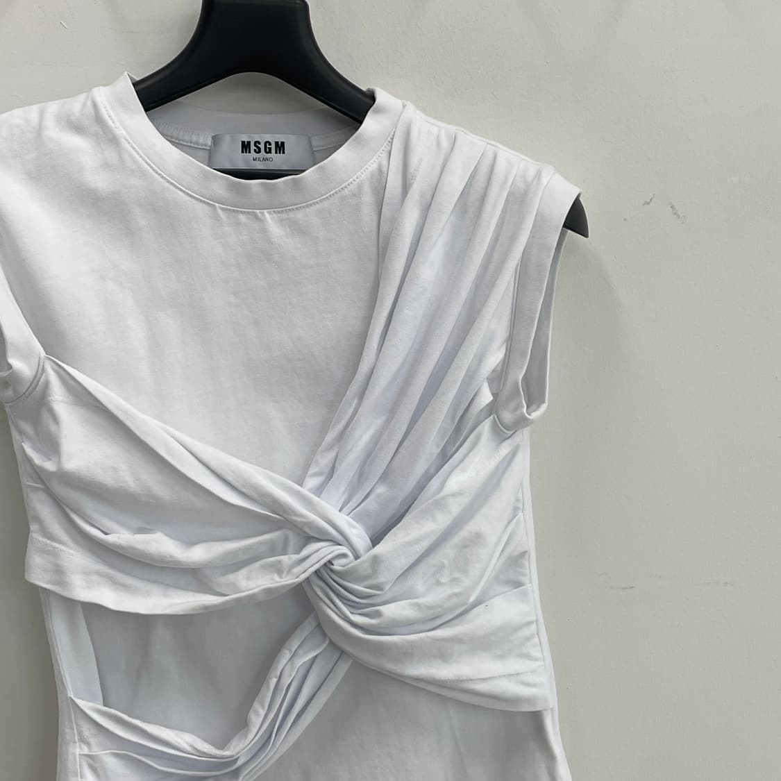 msgm 크로스 디테일 슬리브리스 나시 상품이미지2