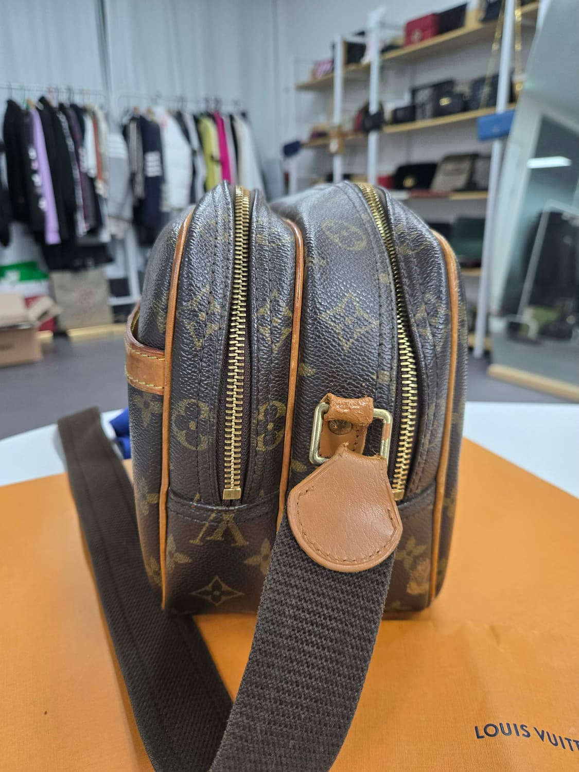 [50%세일] 루이비통 리포터 크로스백 상품이미지5