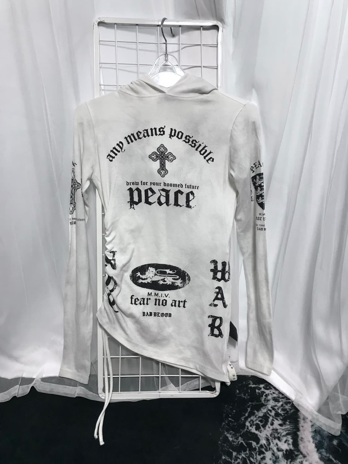 배드블러드 PEACE NOT WAR 슬림 컷아웃 후드 -화이트 상품이미지2