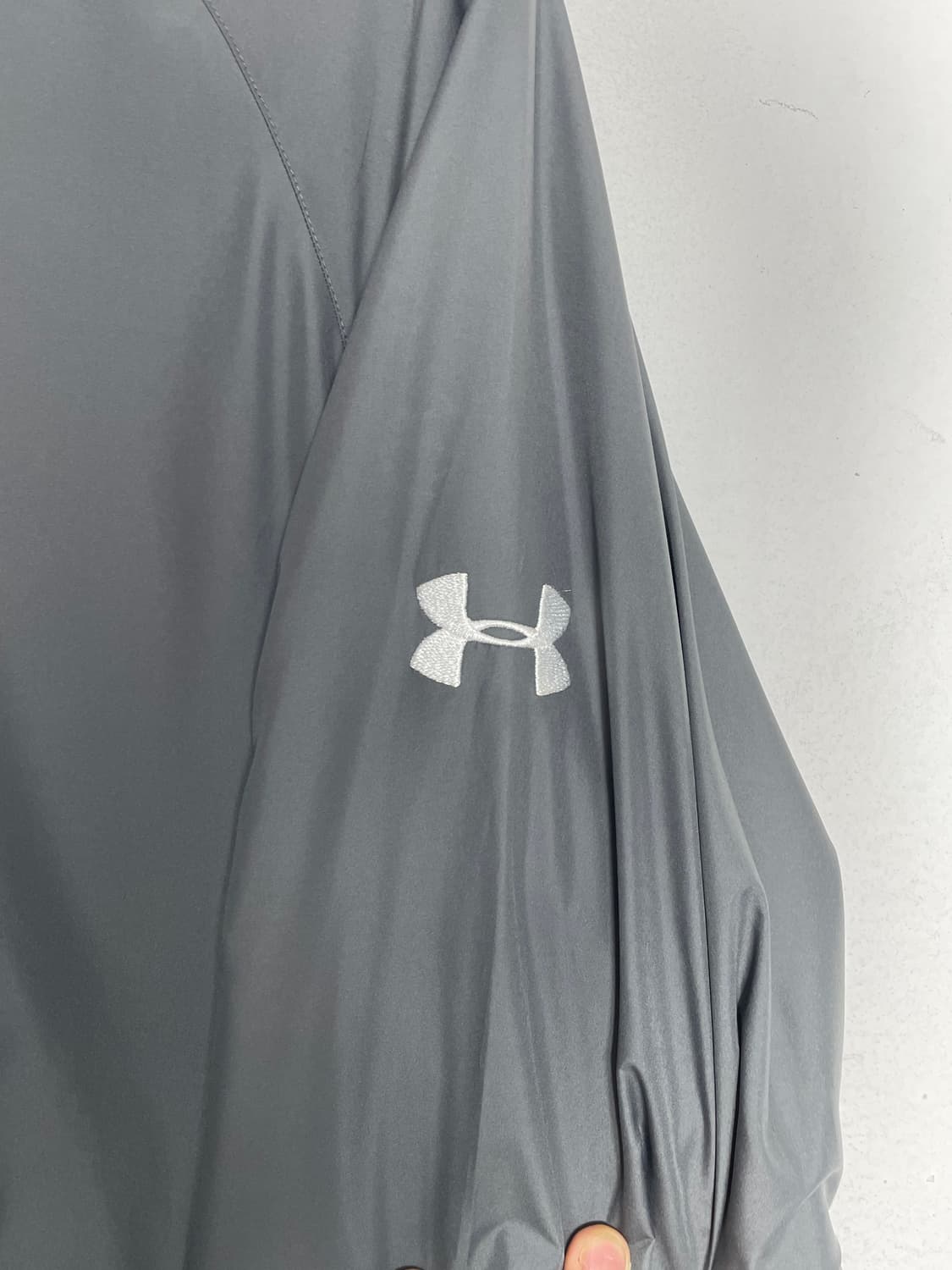 언더아머 V넥 윈드셔츠 상품이미지5