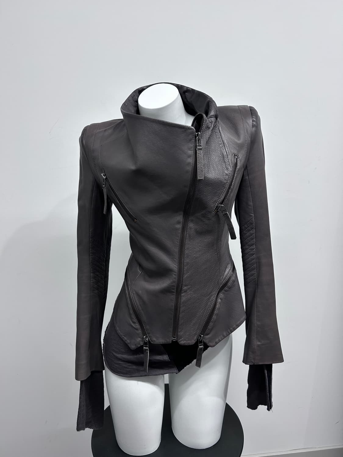 오브제 사선 드레이프 램스킨 자켓 상품이미지3