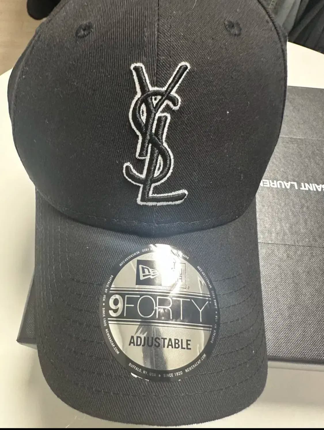 생로랑 YSL 모노그램 뉴에라 볼캡 상품이미지2