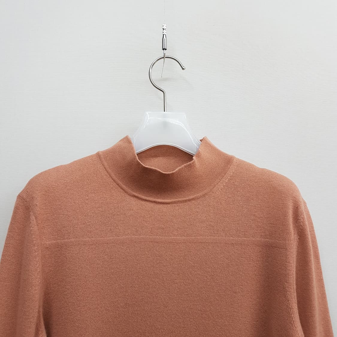 한섬 MINE 모크넥  버튼포인트 니트 F사이즈 상품이미지2