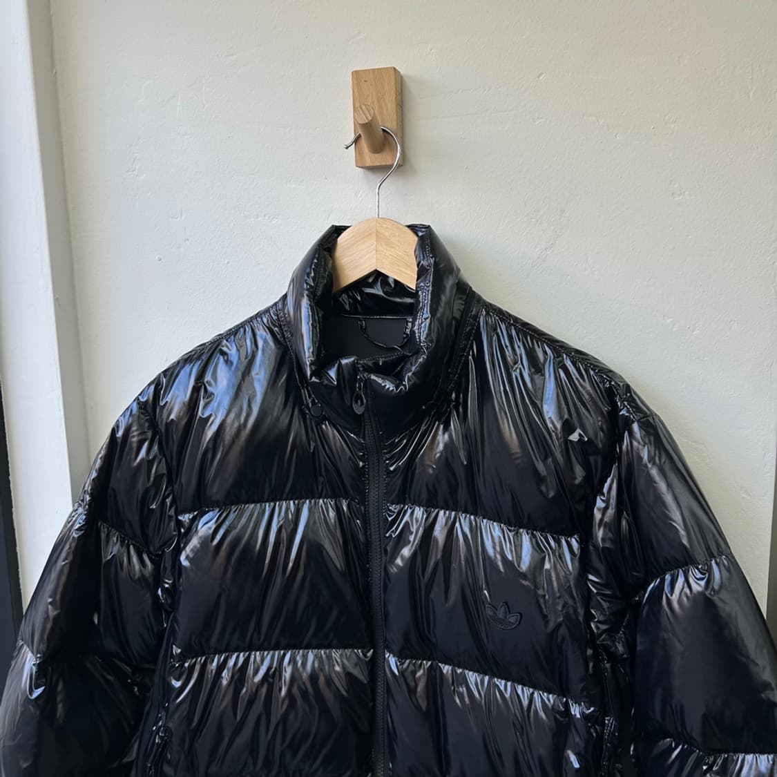 15396 - 아디다스 블랙 유광 패딩 상품이미지1