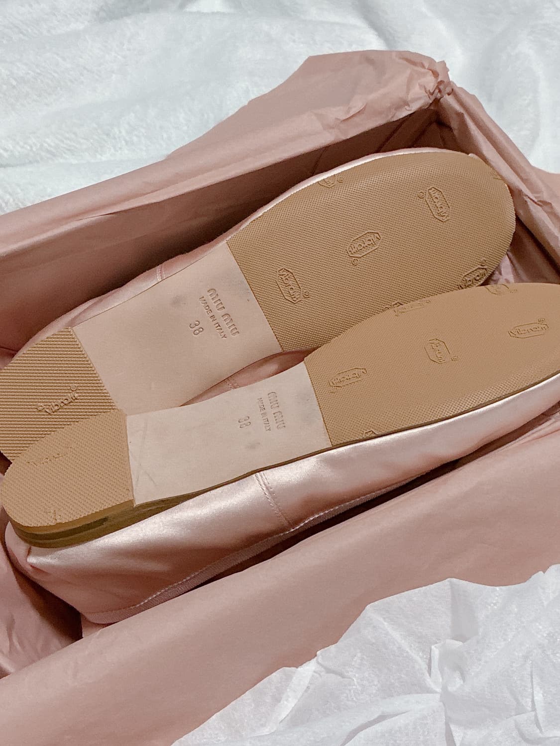 미우미우 발레리나 새틴 슈즈 38사이즈 상품이미지4