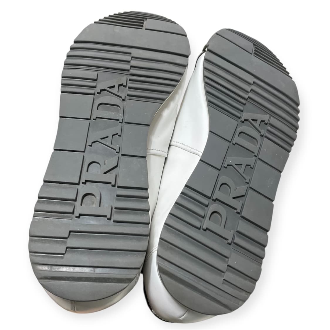 280~285) 프라다 스포츠 로고 레더 스니커즈 화이트 상품이미지7