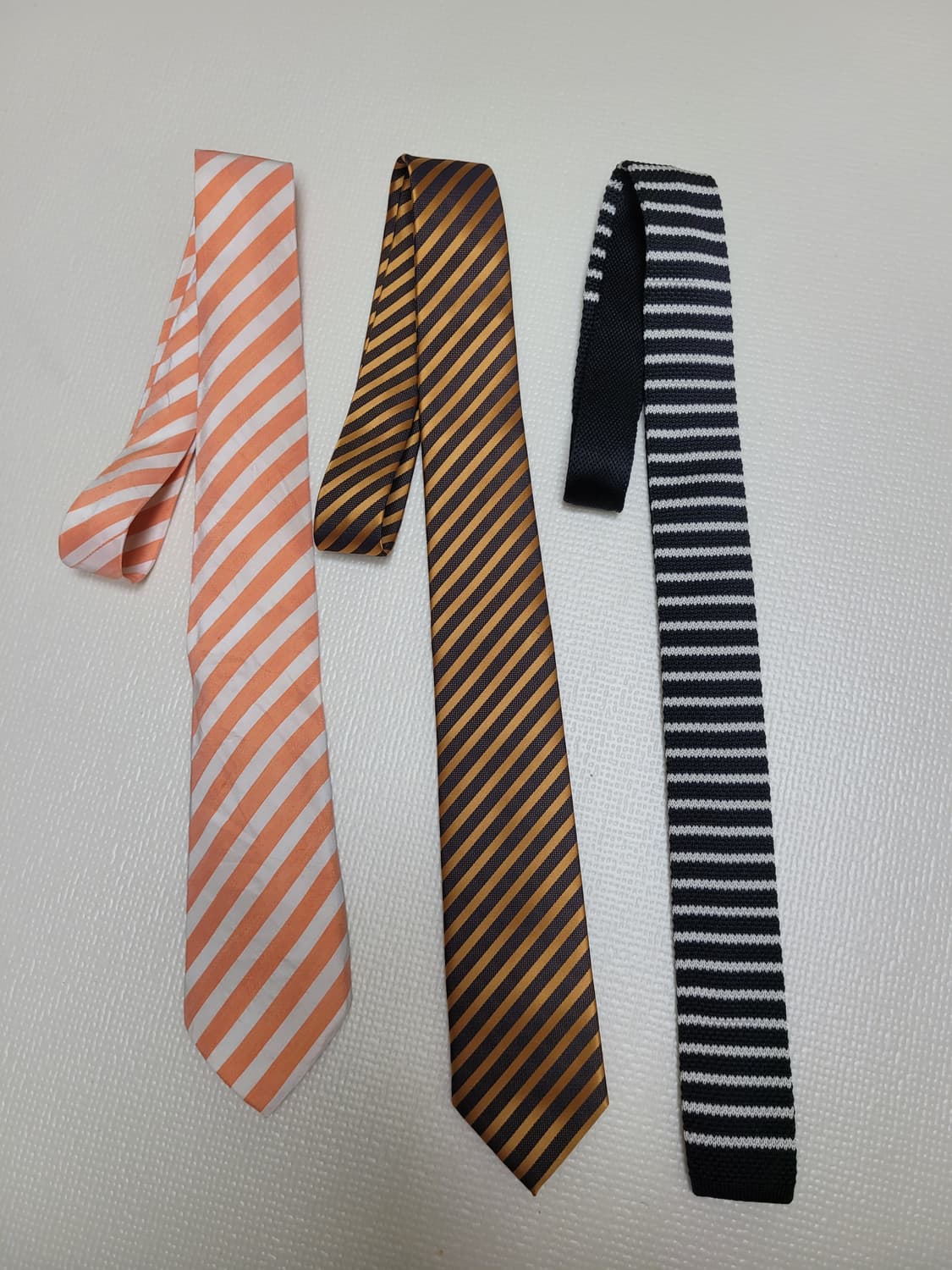 넥타이 3종 (스트라이프패턴 오렌지, 골드, 블랙) 상품이미지1