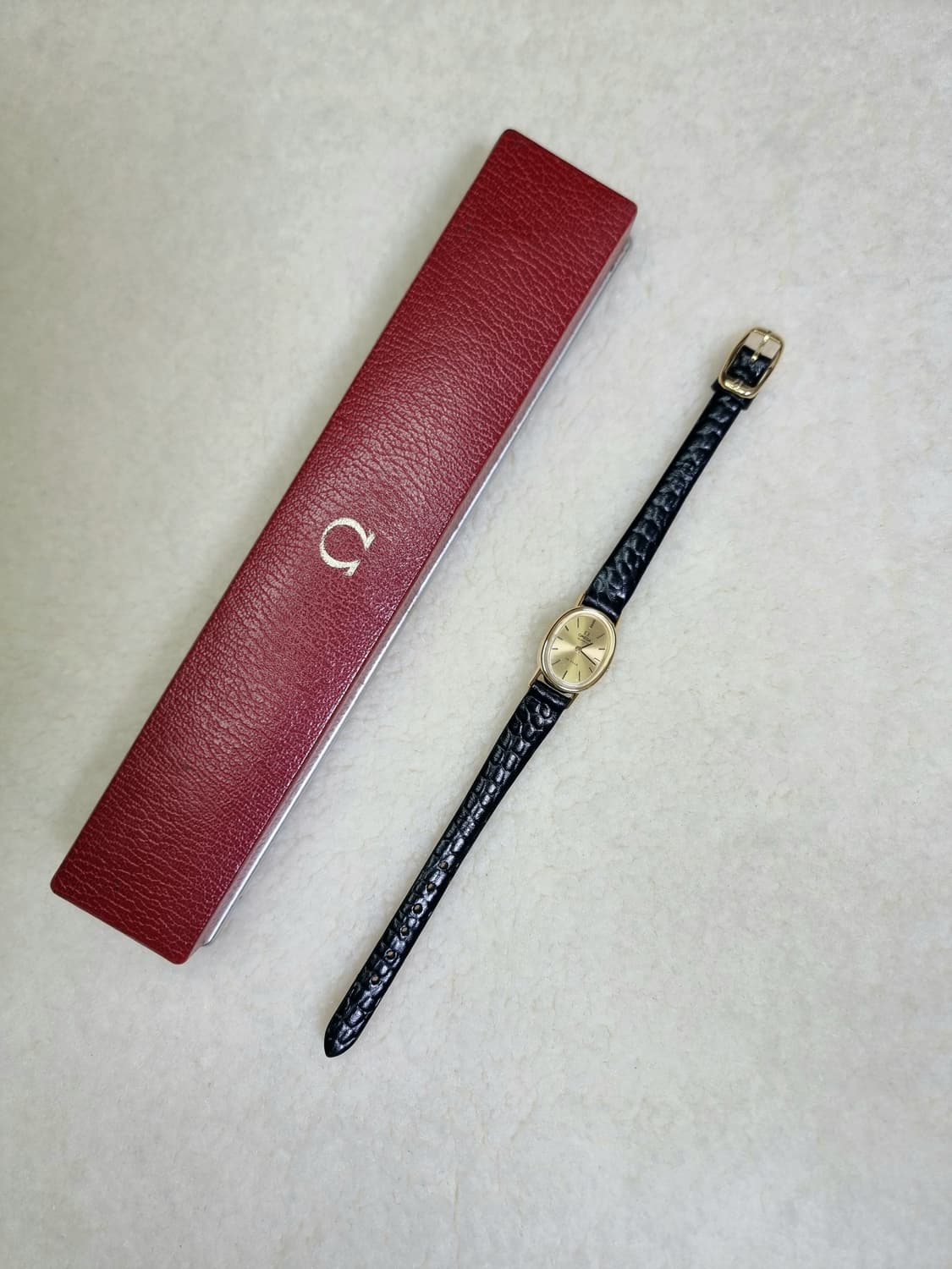 오메가 드빌 빈티지 오벌 샴페인 선레이 다이얼 쿼츠 여성시계 상품이미지5