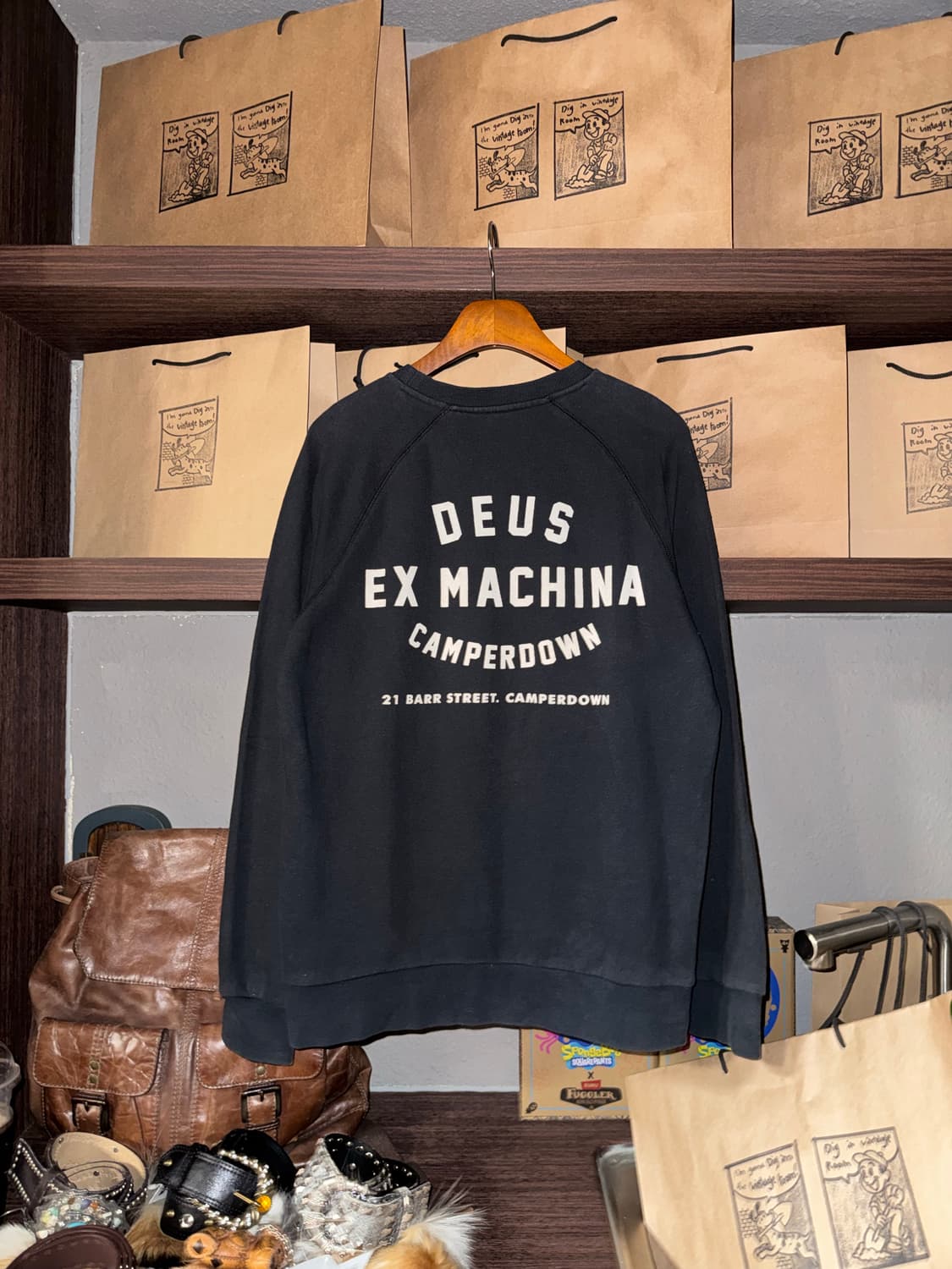 데우스 엑스마키나 맨투맨 상품이미지4