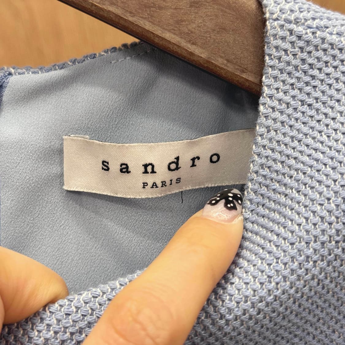 산드로 파리 텍스처 니트 반팔 원피스 플레어 프릴 디테일 라이트블루 상품이미지7