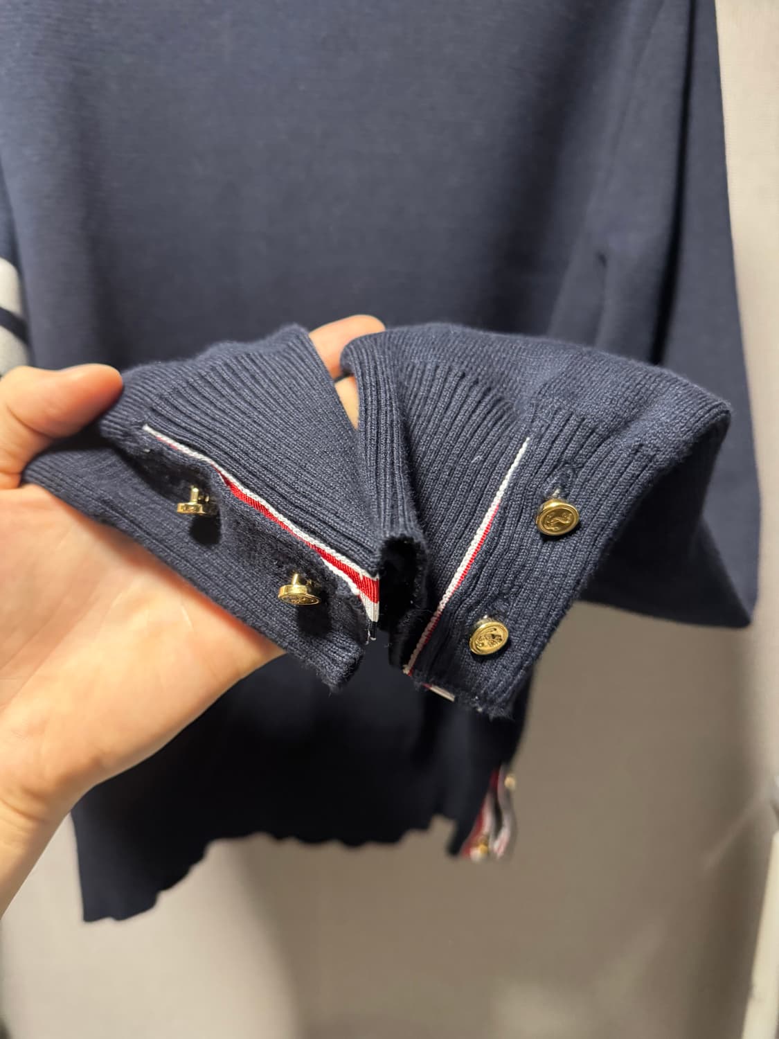 톰브라운 밀라노 스티치 사선 완장 니트 네이비 3 상품이미지3