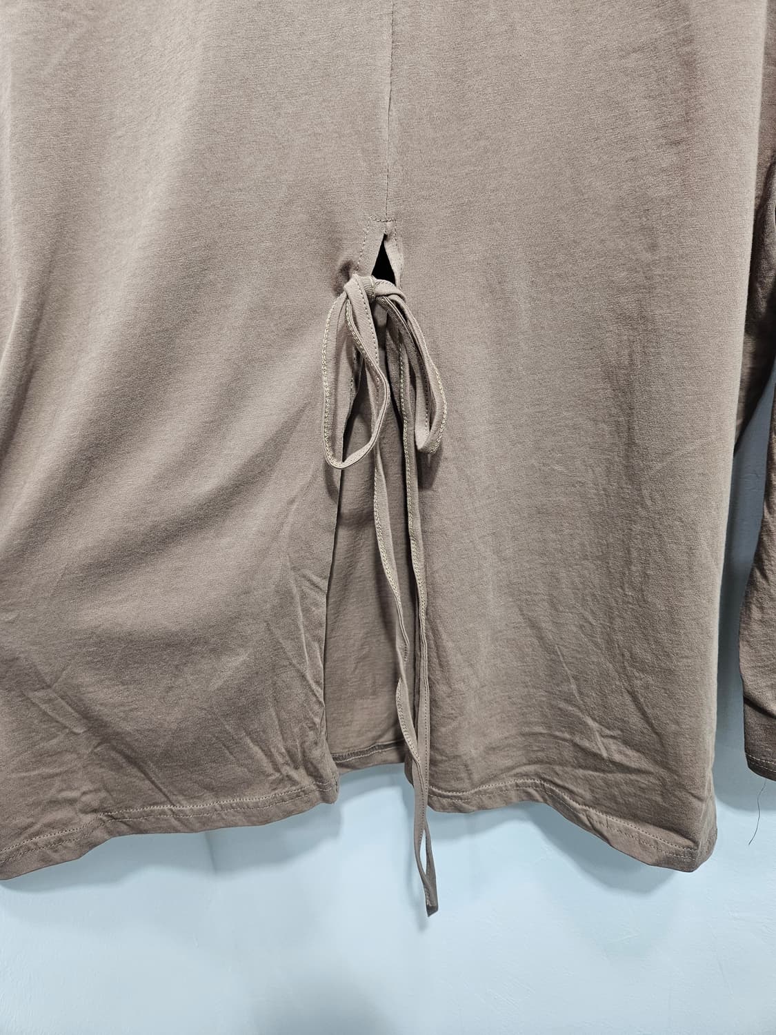 뒷트임 끈조절 긴팔 티셔츠 상품이미지8