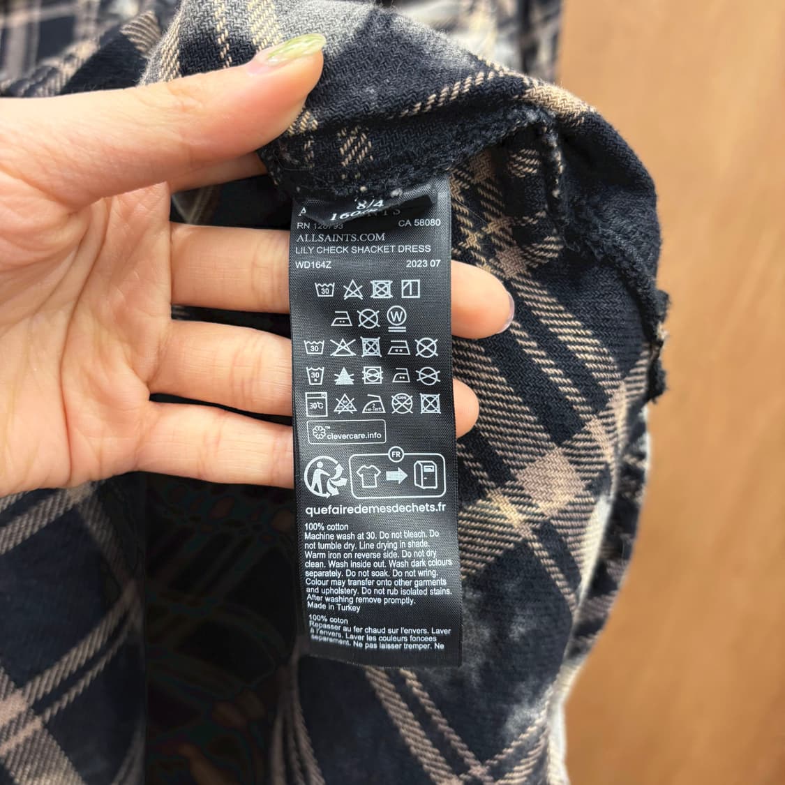 올세인츠 롱 셔츠 자켓 체크 패턴 블리치 워싱 플랩 포켓 디테일 블랙 상품이미지7