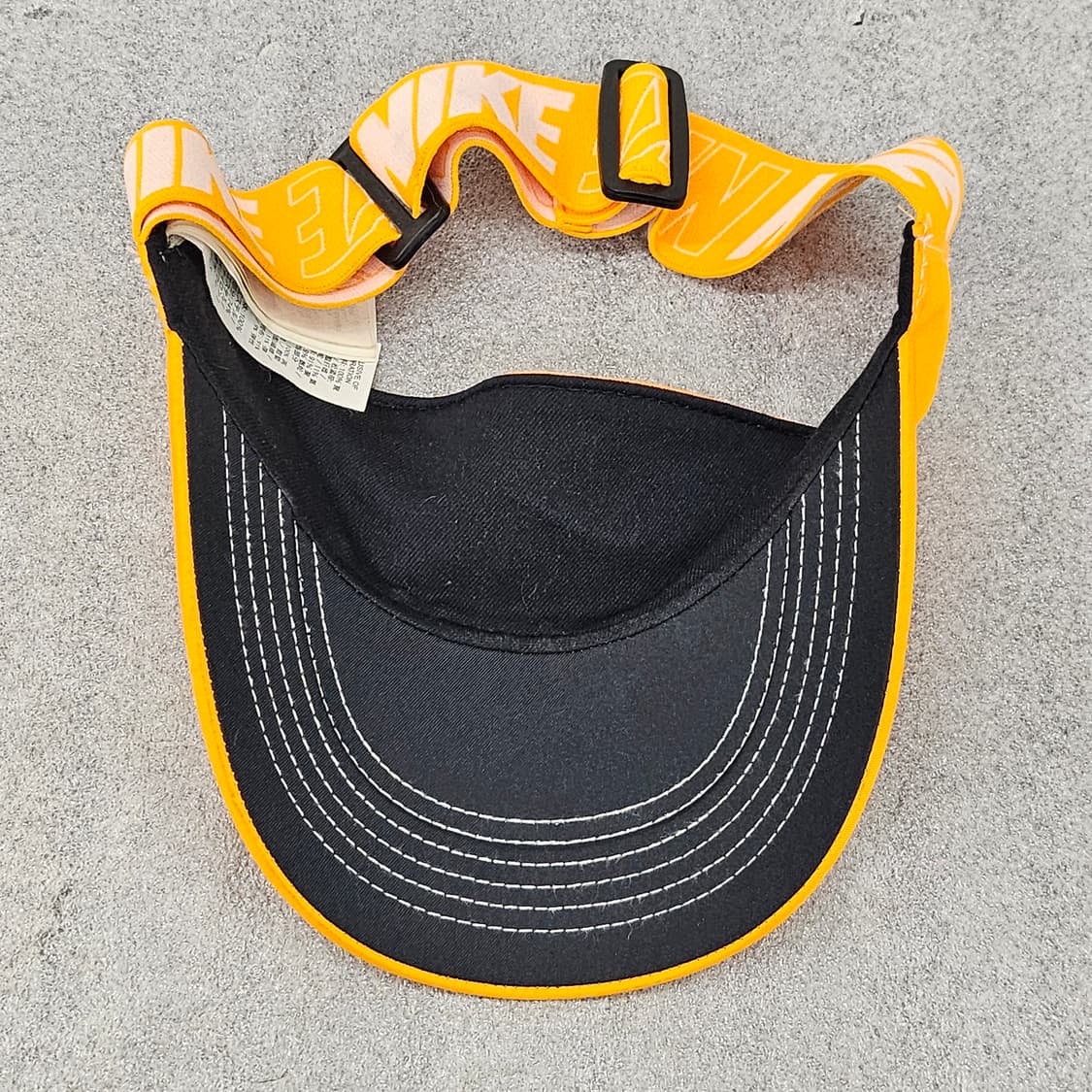 나이키 로고가 돋보이는 오렌지 색상의 썬캡 상품이미지6