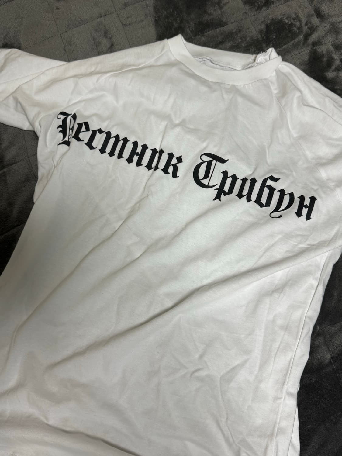 ts-02 Yeezy x Gosha 트리뷴 헤럴드 흰색 티셔츠 상품이미지2