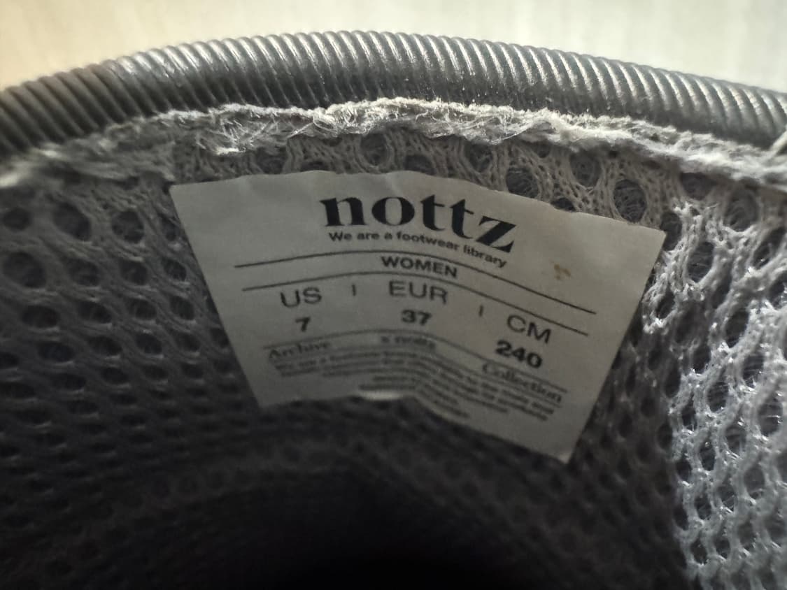 씬 X 노츠 풋살 스니커즈 메탈 실버 240 상품이미지5