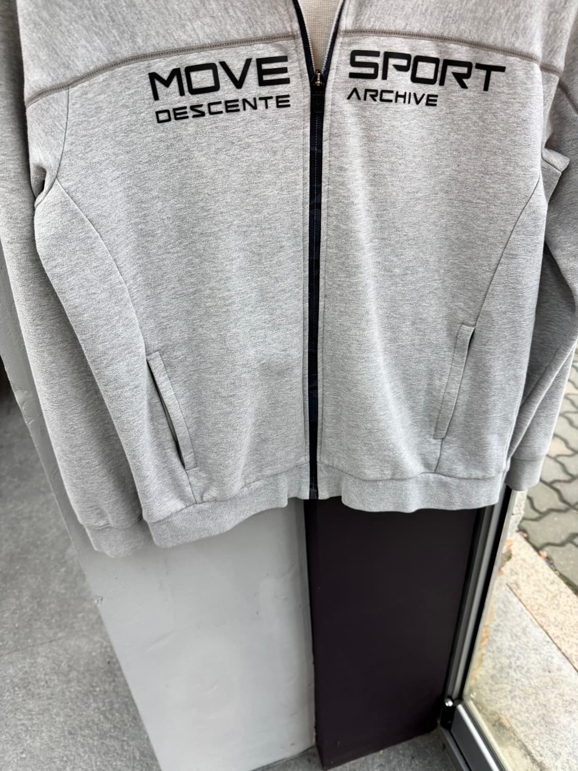 100/ 데상트 35주년 무브스포츠 집업 상품이미지4