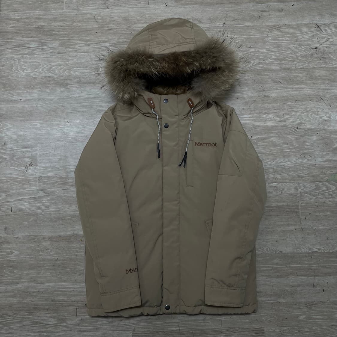 마모트 여성 라쿤퍼 후드 덕다운 야상패딩 점퍼 [베이지] S/85 상품이미지1