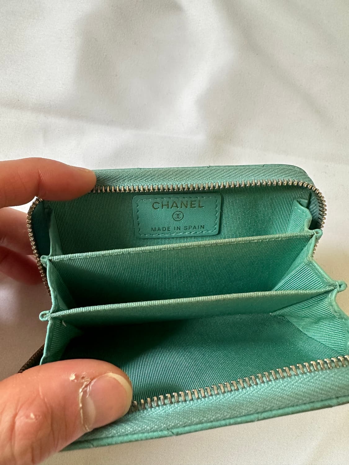 샤넬 여성 캐비어 지퍼돌이 카드지갑 스카이블루 금장 상품이미지9