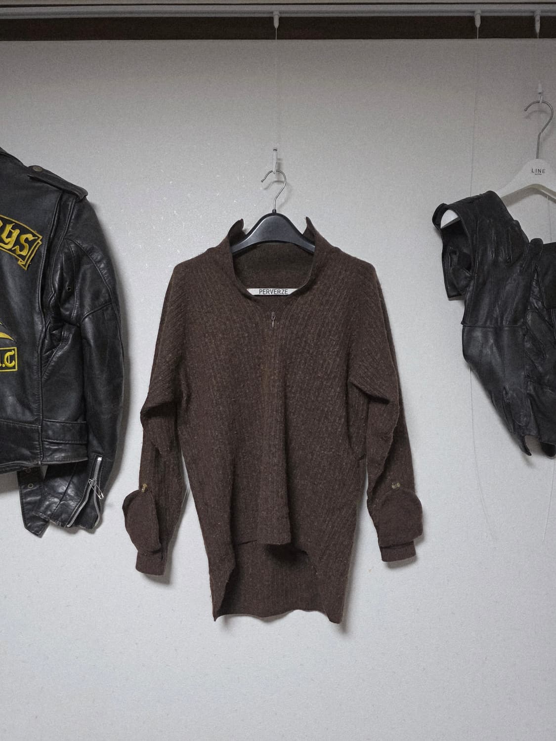 Perverz hand Thumbhole cuffs 상품이미지1