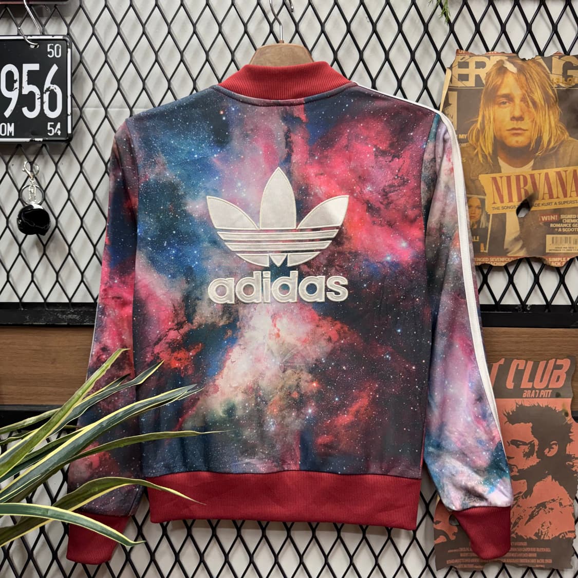 아디다스 오리지널 갤럭시 프린팅 트랙탑 후면 빅로고 포인트 레드 상품이미지2