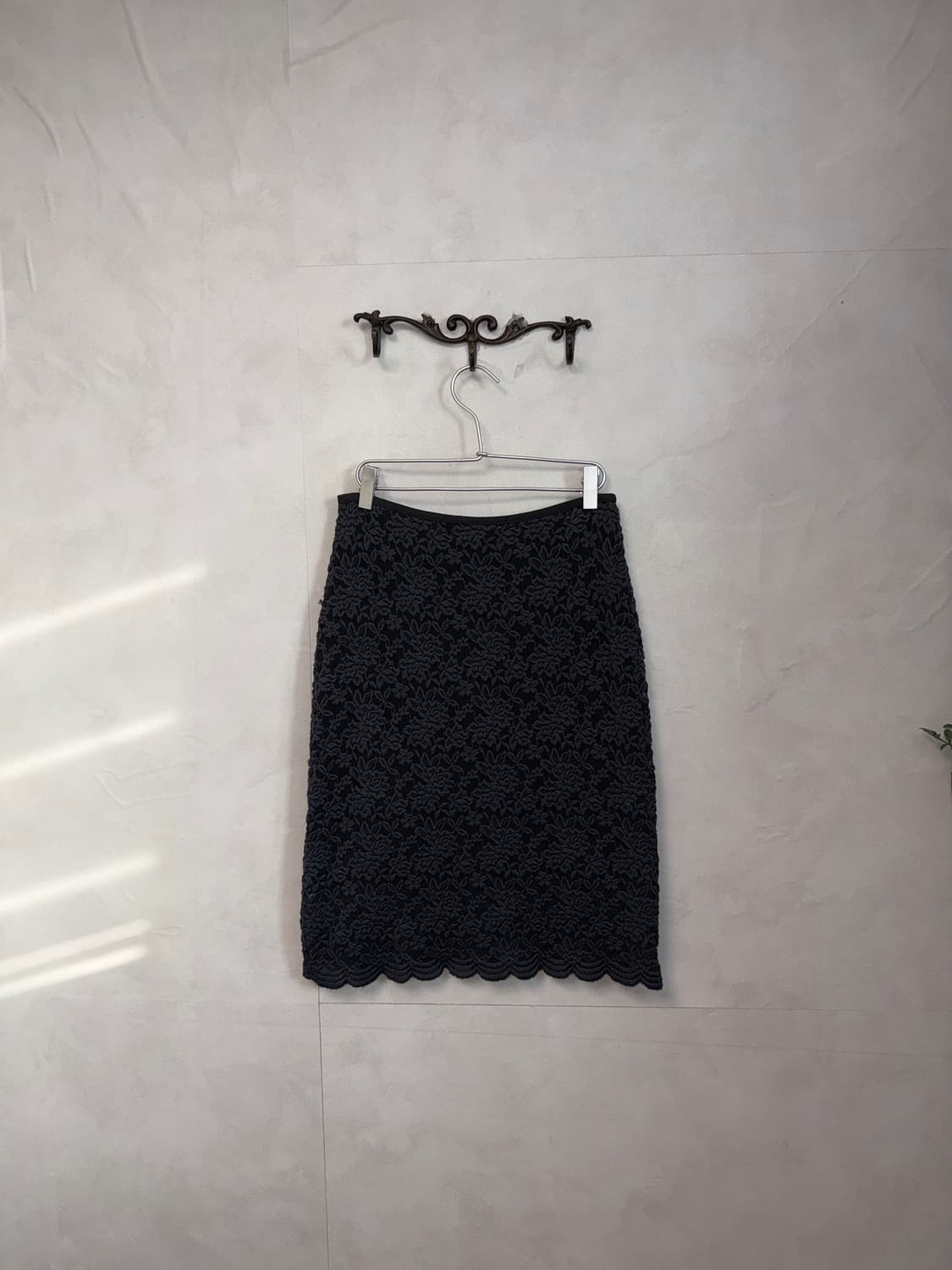 Charcoal oriental floral lace midi skirt 상품이미지1