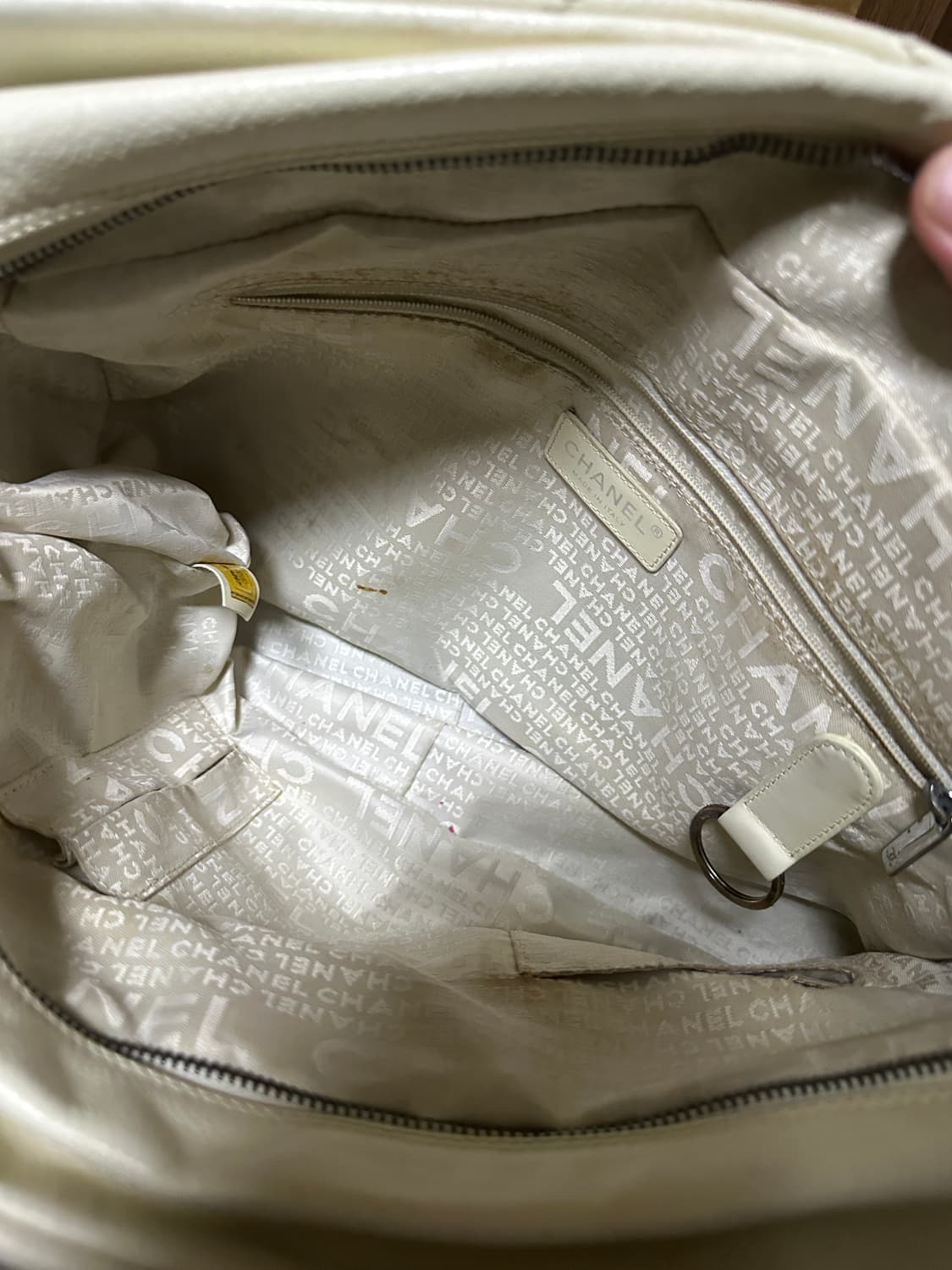 샤넬 캐비어 초코바 스티치 볼링 숄더백 화이트 상품이미지8