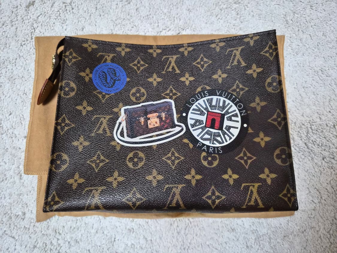 루이비통 토일렛 월드투어 클러치 26 한정판 상품이미지3