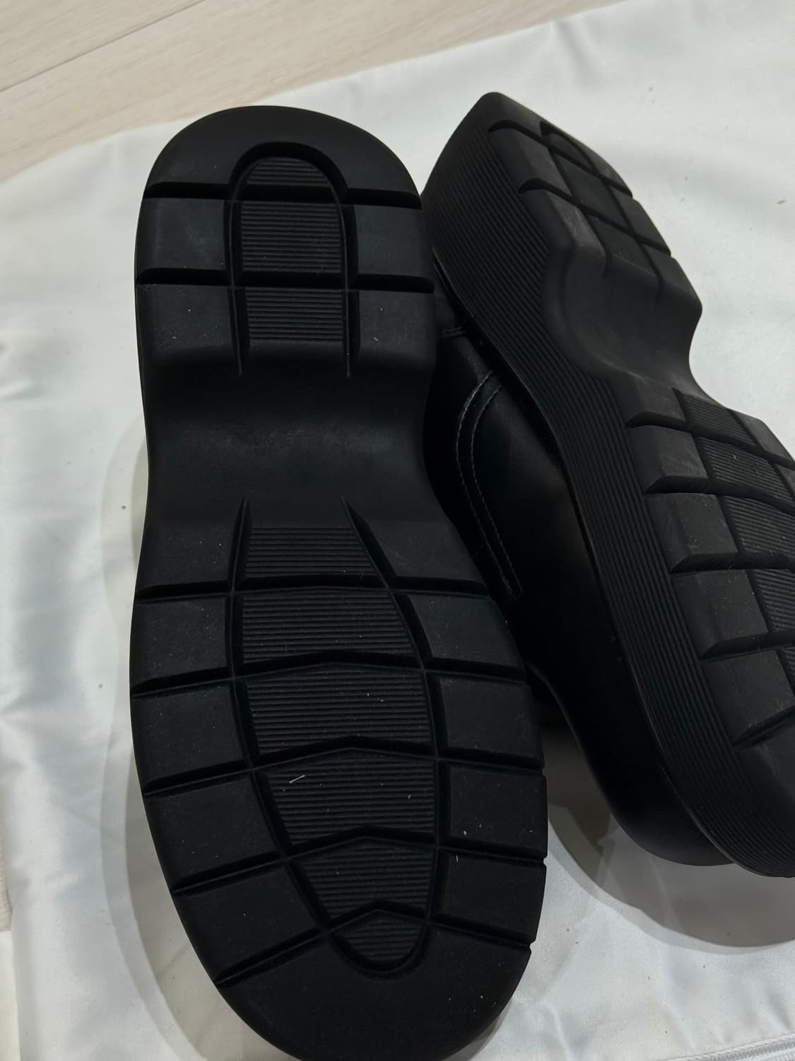 ‼️이사 처분 (새상품) 솔트앤초콜릿 블랙 로퍼 240 상품이미지3