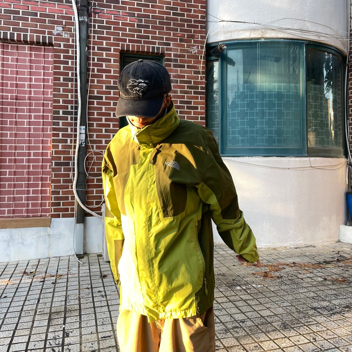 마우이앤선즈 피그먼트 워싱 샤크 캡 상품이미지1