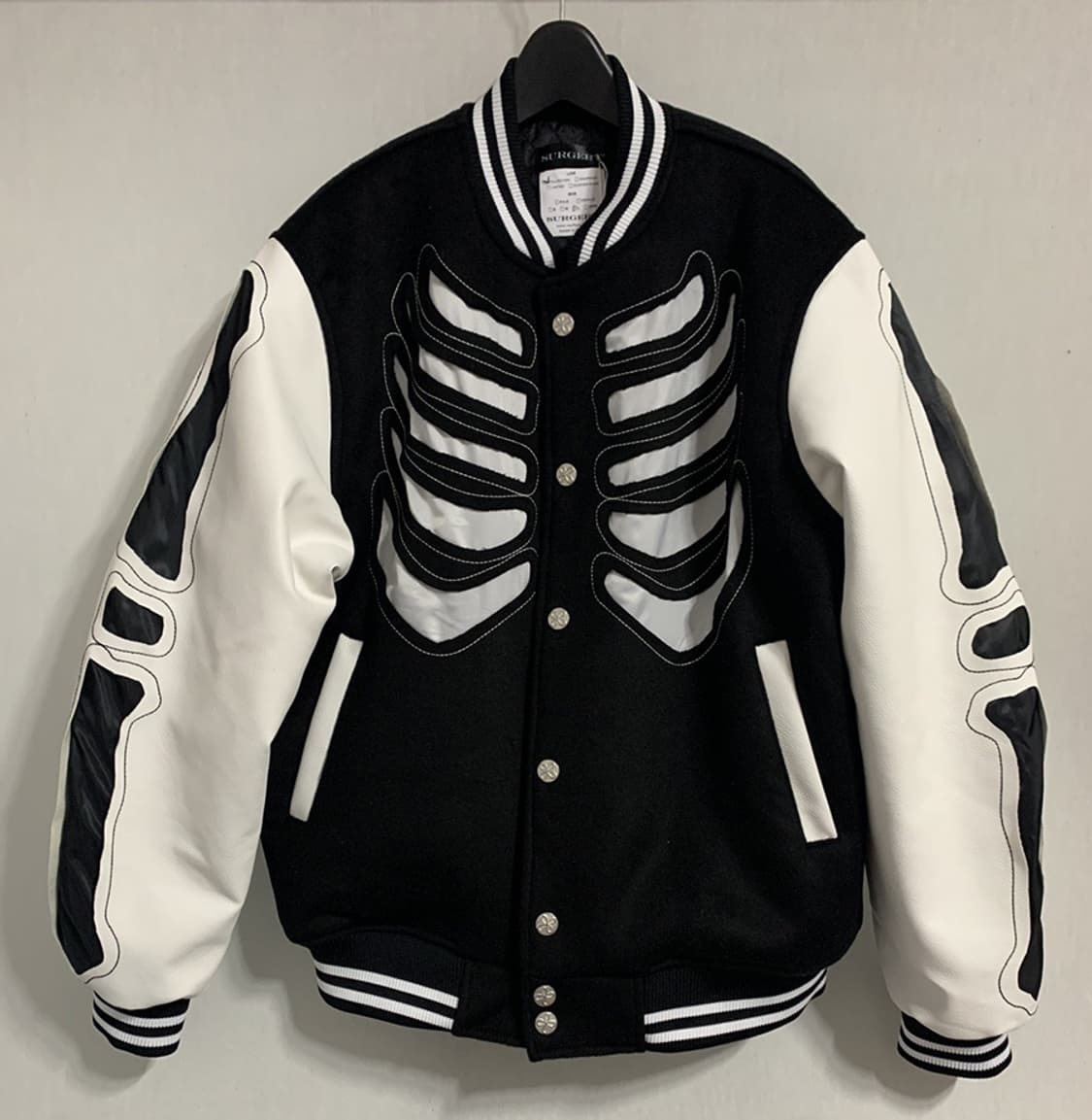 구매)써저리 바시티자켓 초판 M사이즈 구해요 상품이미지1