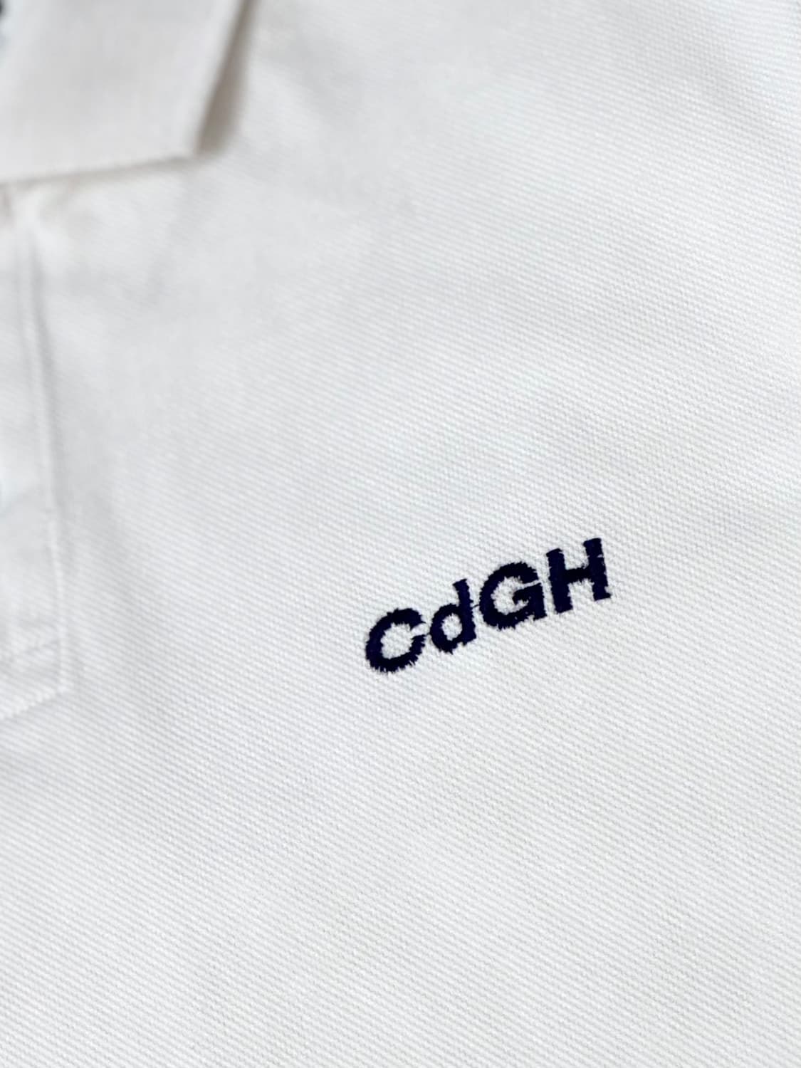 Comme des Garcons 꼼데가르송 화이트컬러 자수 로고 반팔티 상품이미지4