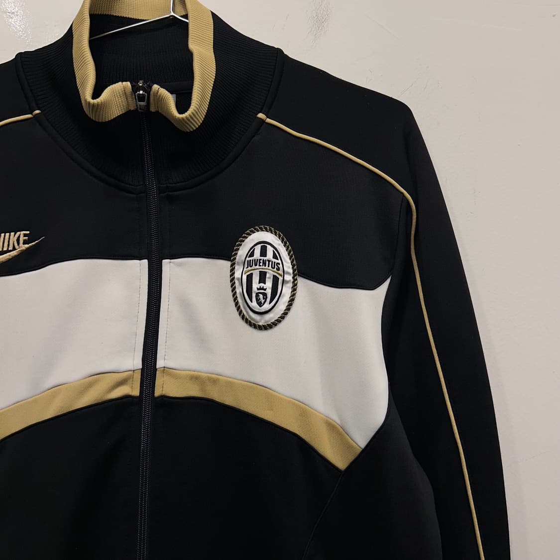 나이키 올드스쿨 유벤투스 팀로고 싸커 져지 상품이미지1