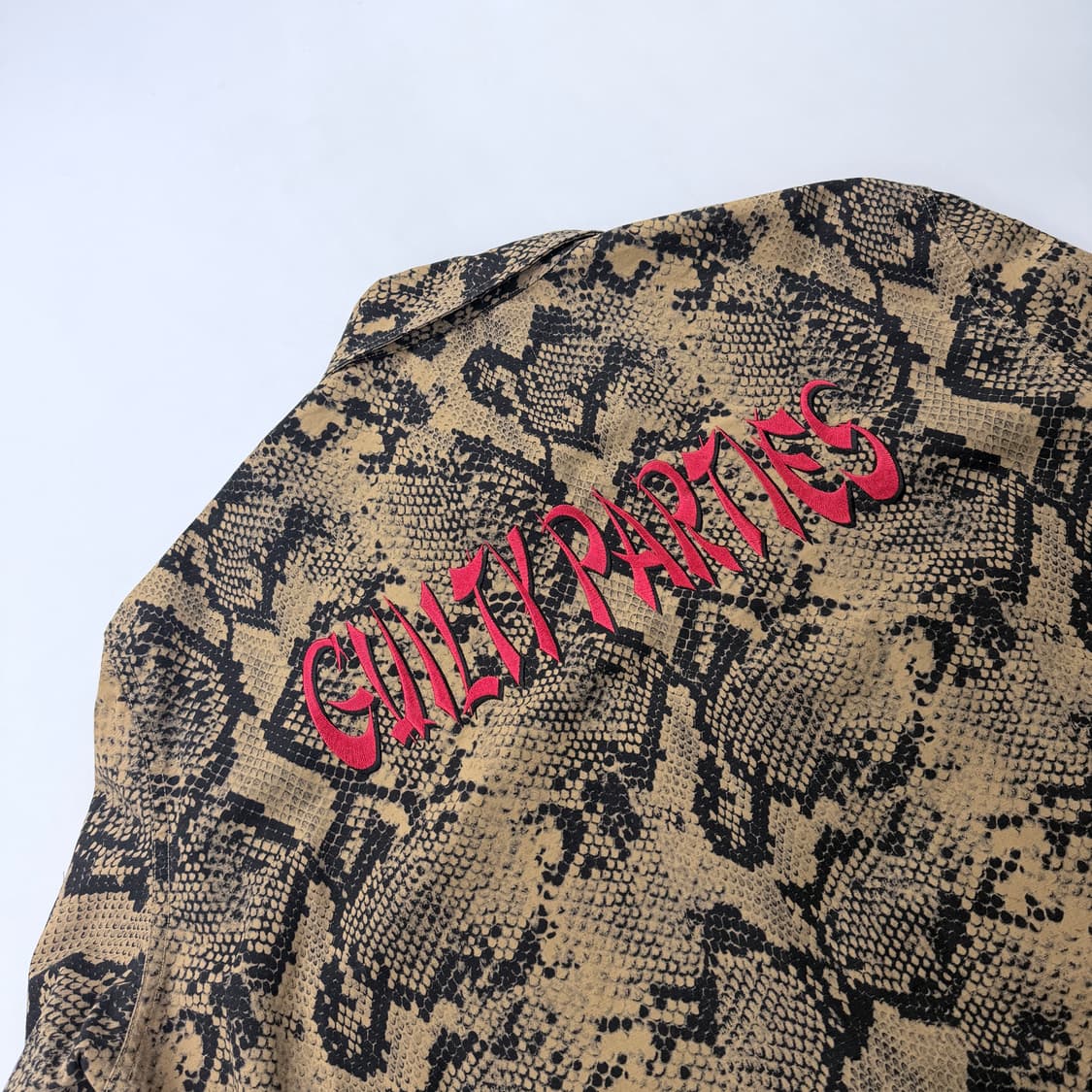 와코마리아21fw 파이톤 아미 셔츠 자켓 상품이미지7